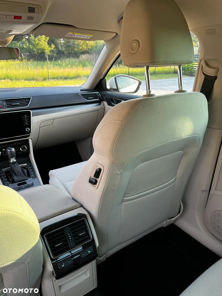 Skoda Superb 2.0 TDI Style DSG - 11