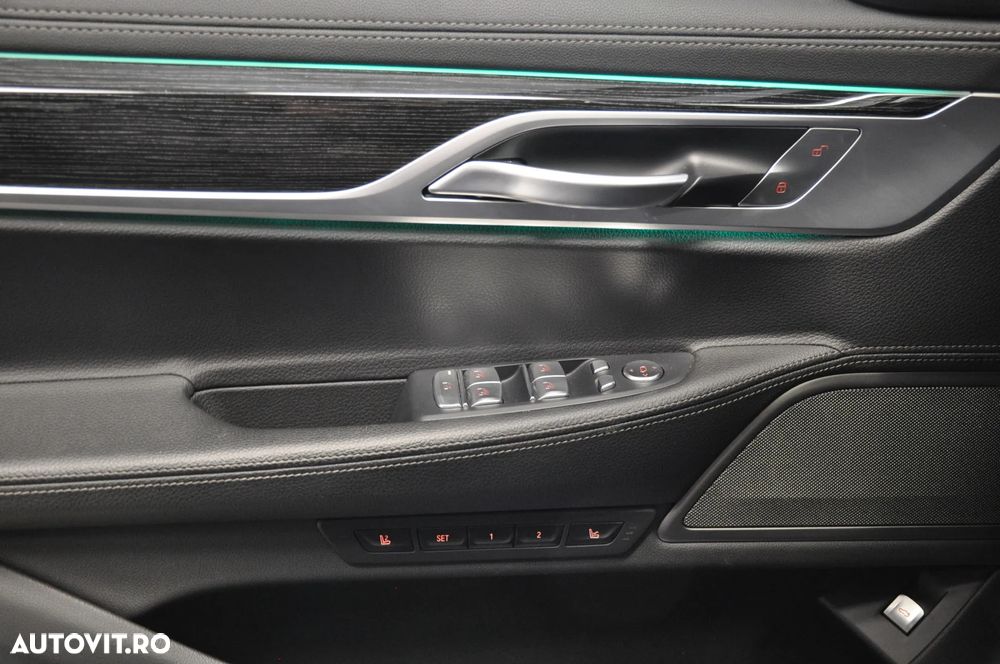 BMW Seria 7 730d xDrive MHEV - 31