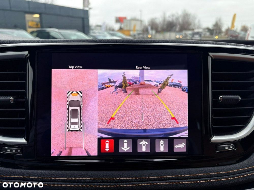 Chrysler Pacifica - 26