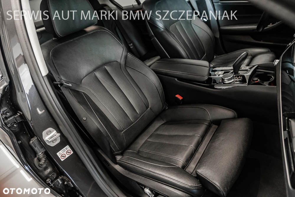 BMW Seria 5 530i xDrive Sport Line - 32