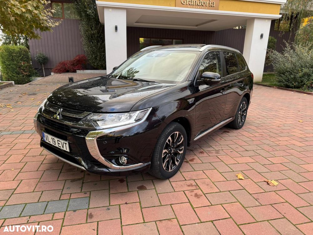 Mitsubishi Outlander - 2
