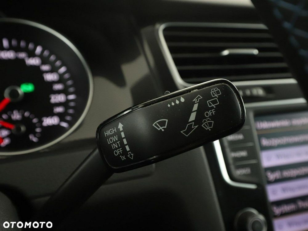 Volkswagen Golf - 36