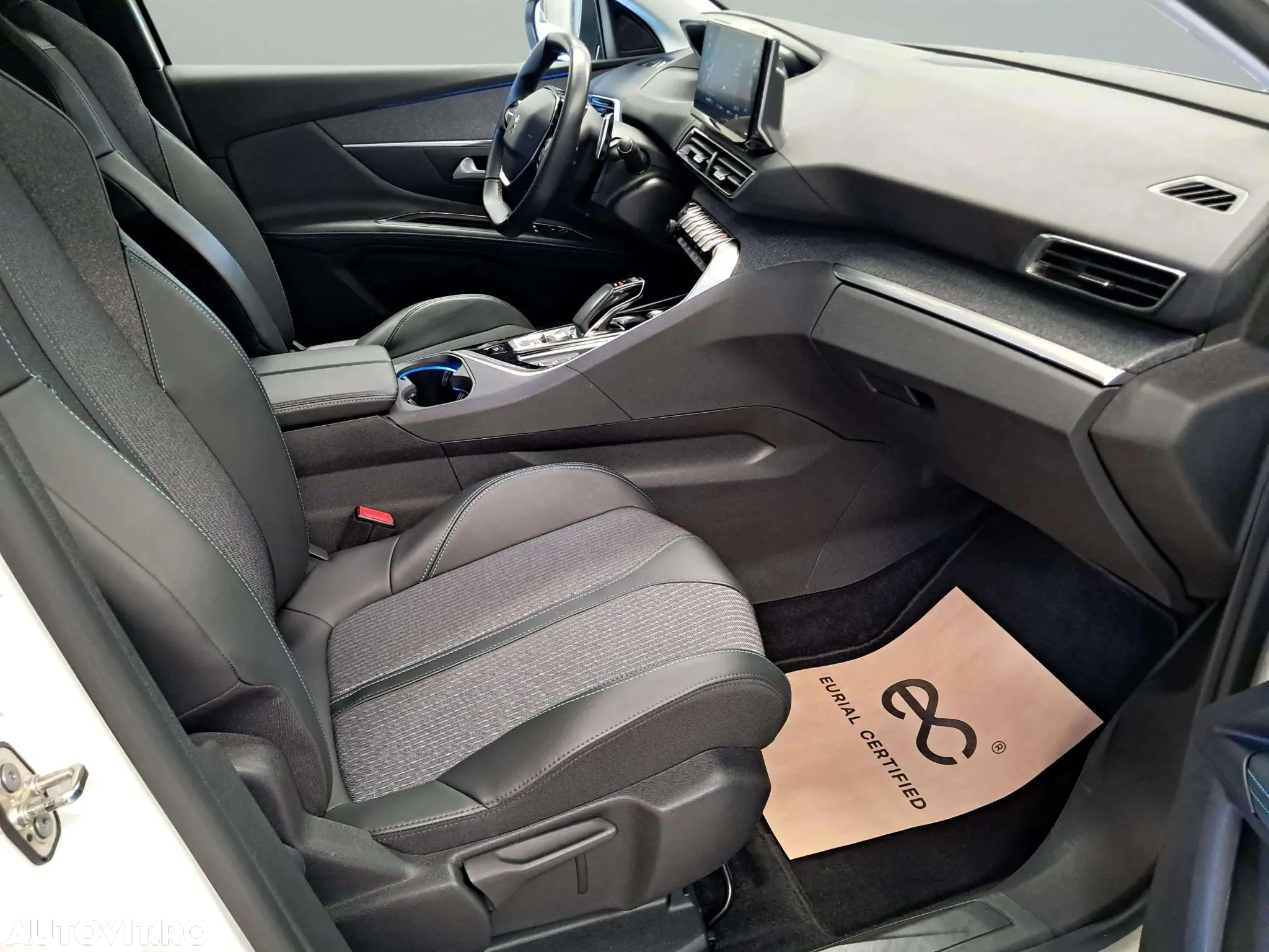 Peugeot 3008 PHEV 300 EAT8 4X4 Allure Pack - 6