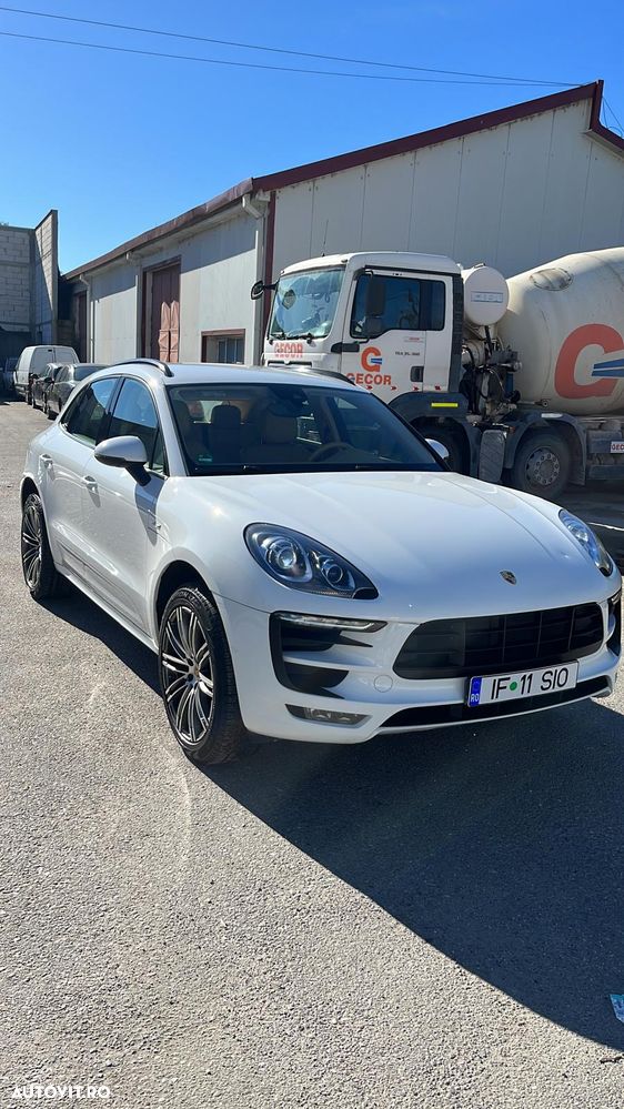 Porsche Macan - 1