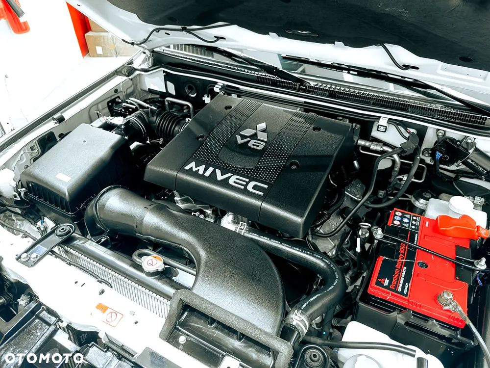 Mitsubishi Pajero - 18