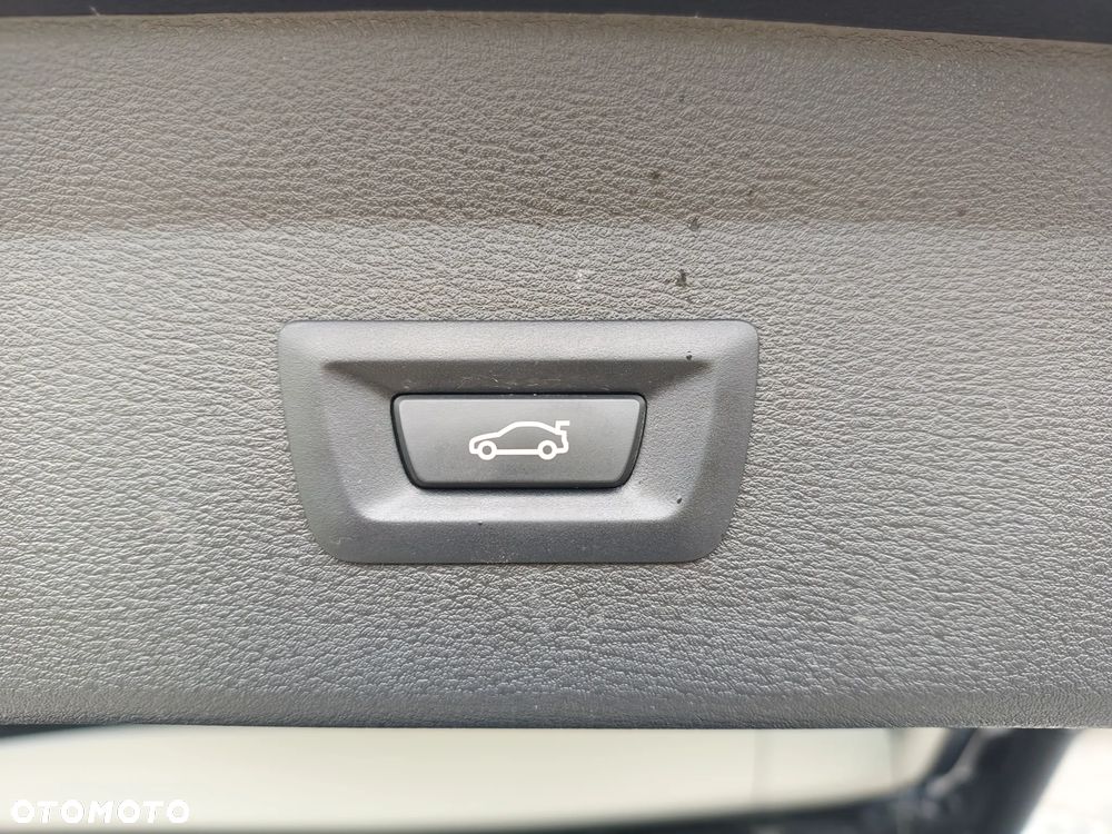 BMW X1 sDrive20i Advantage - 16