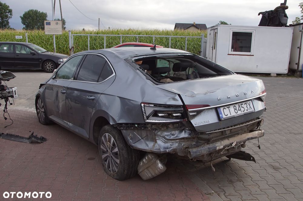 Auto na części - Skoda Superb III Lift 1.5 TSI 150 KM DPCA UEU LF7M 2021R Silnik Skrzynia Drzwi Szyba Lampa Klamka Deska Kokpit Sterownik Moduł Licznik Wyświetlacz Kierownica - 6