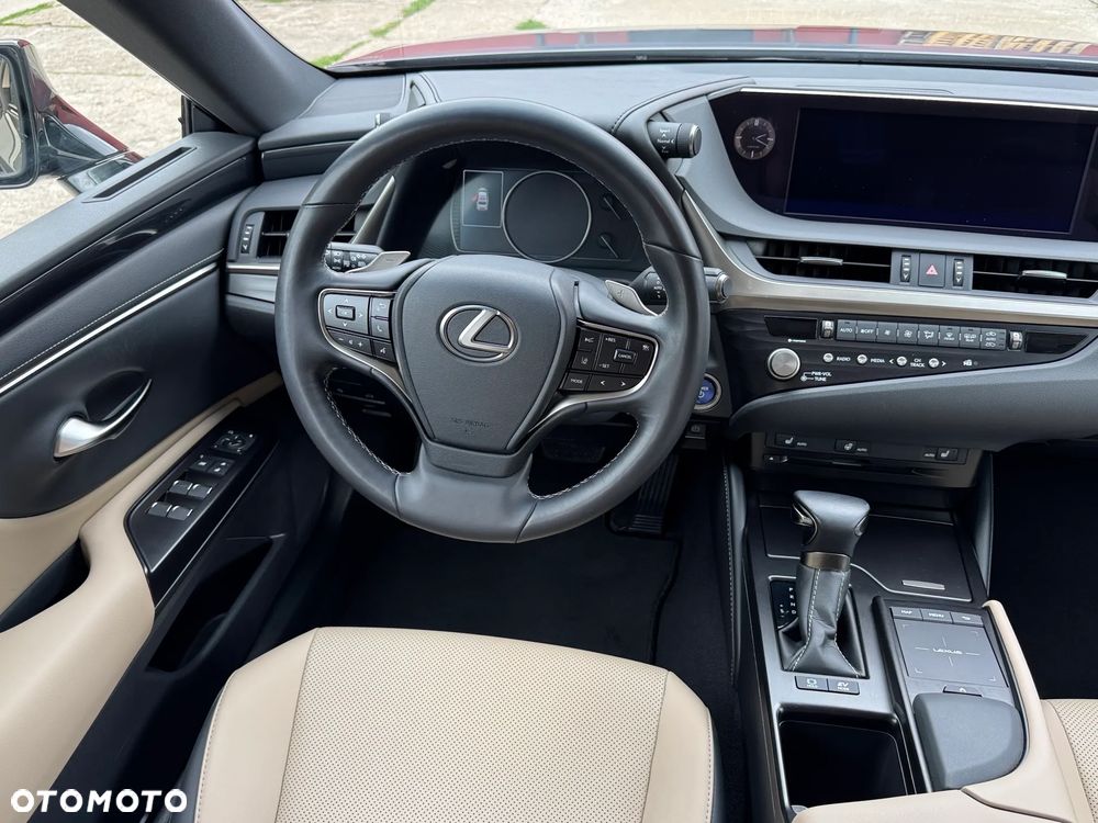 Lexus ES 300h Business Edition + - 16