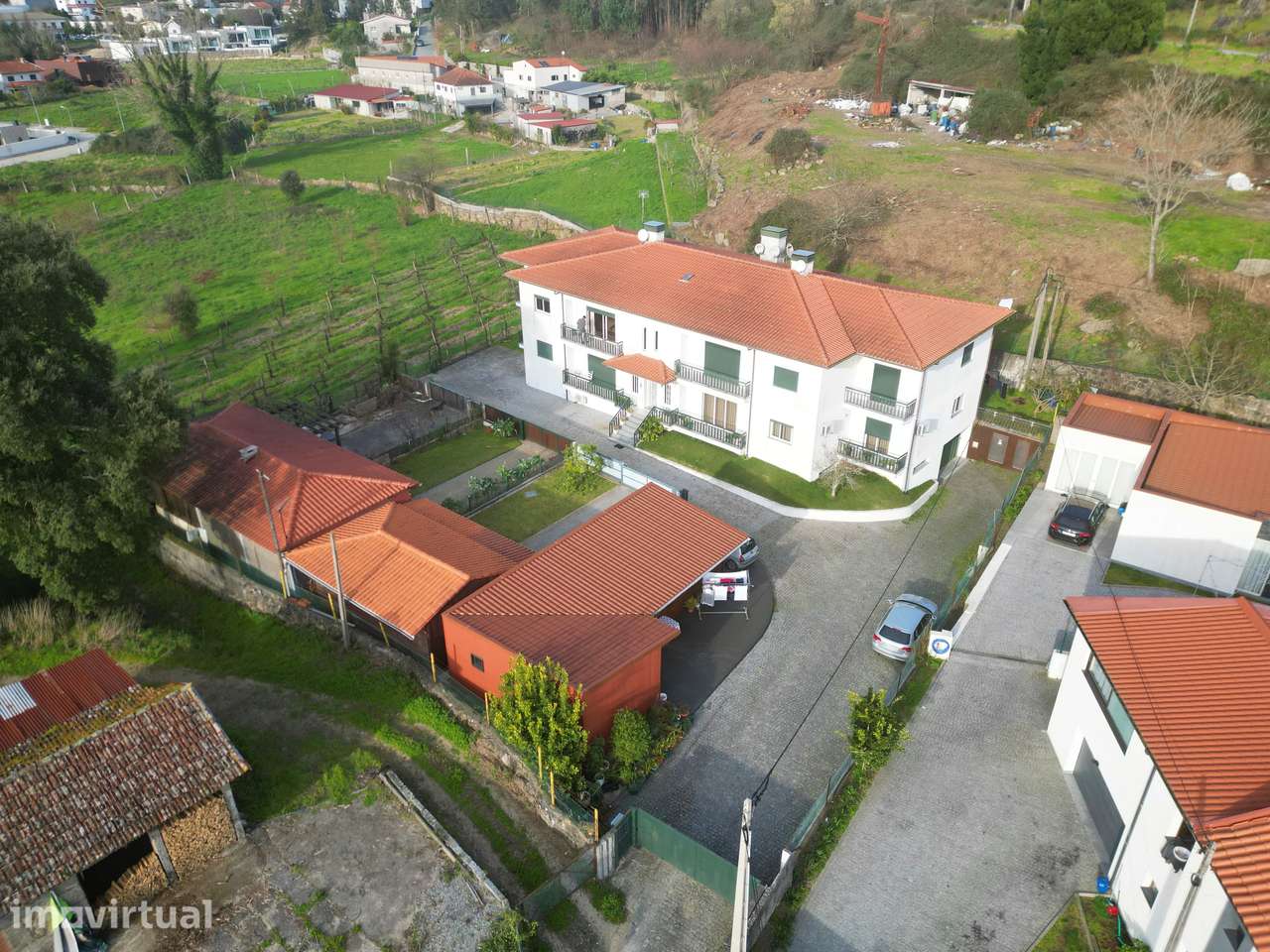 ANDAR MORADIA T3 COM TERRAÇO E GARAGEM PARA TRÊS CARROS - Grande imagem: 2/34