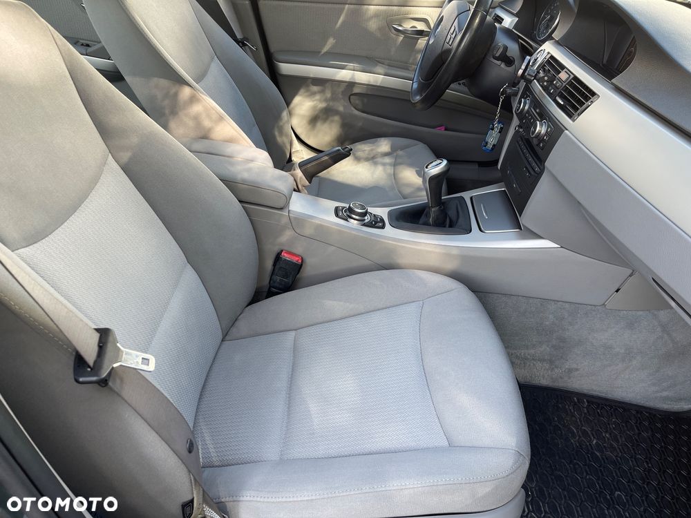 BMW Seria 3 320i - 17