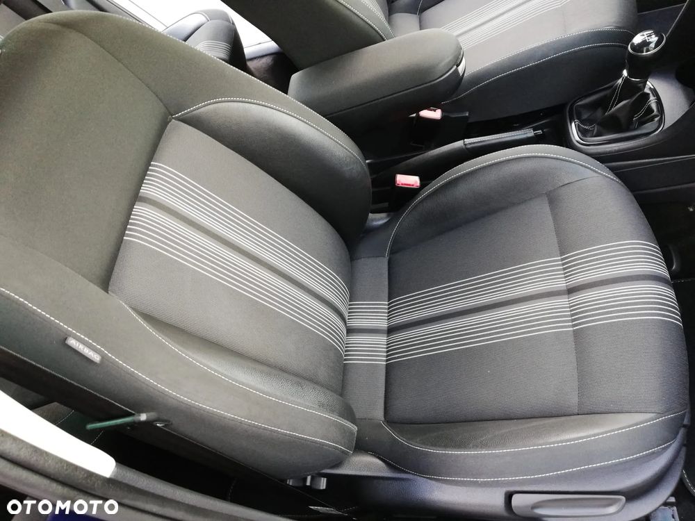 Volkswagen Polo 1.2 TSI MATCH - 38