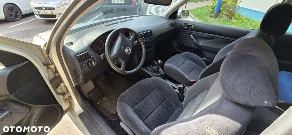 Volkswagen Golf - 4