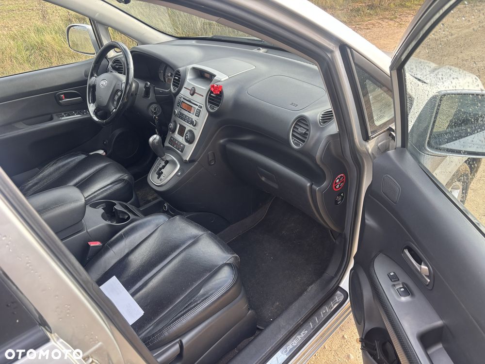 Kia Carens - 7