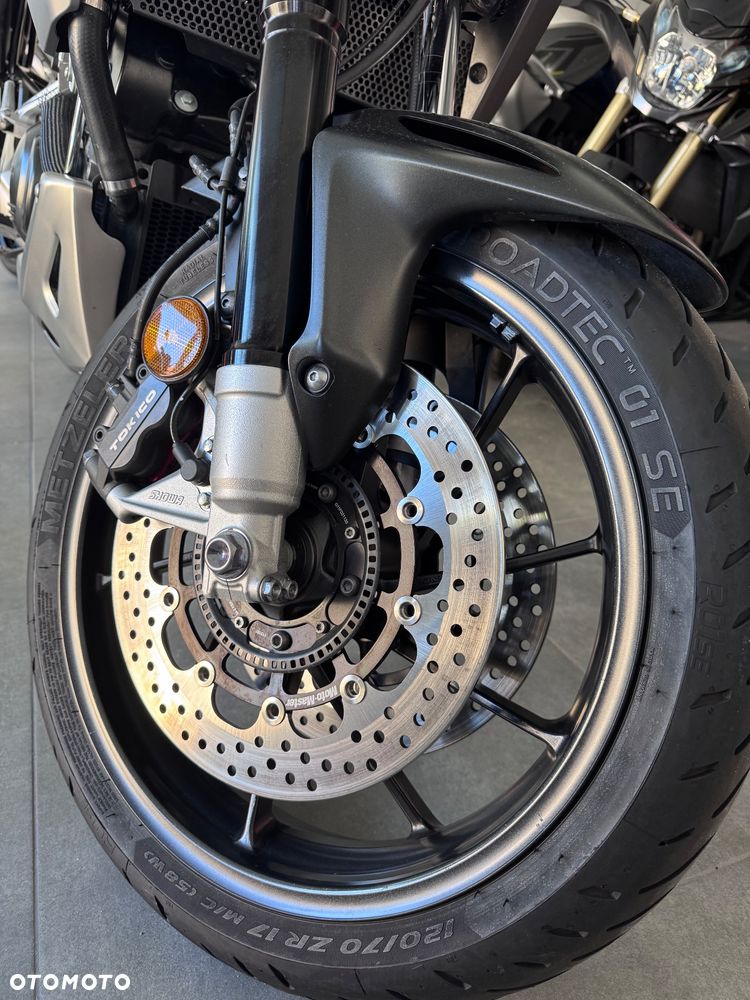 Honda VFR - 17