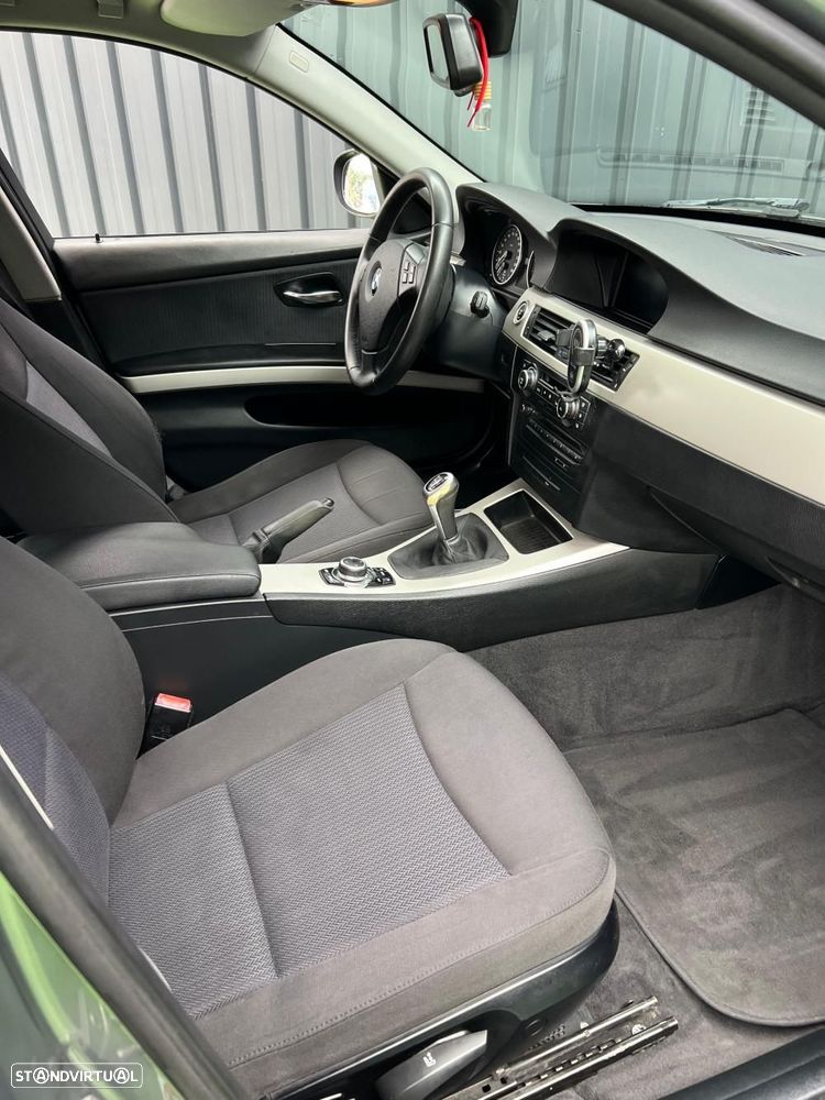 BMW 318 d Navigation Sport - 14