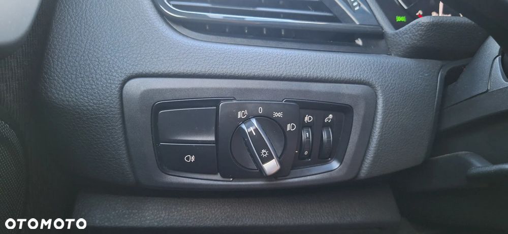 BMW Seria 2 218d - 19