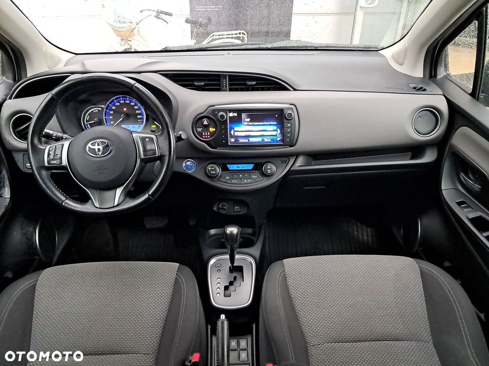 Toyota Yaris Hybrid 100 Premium - 18