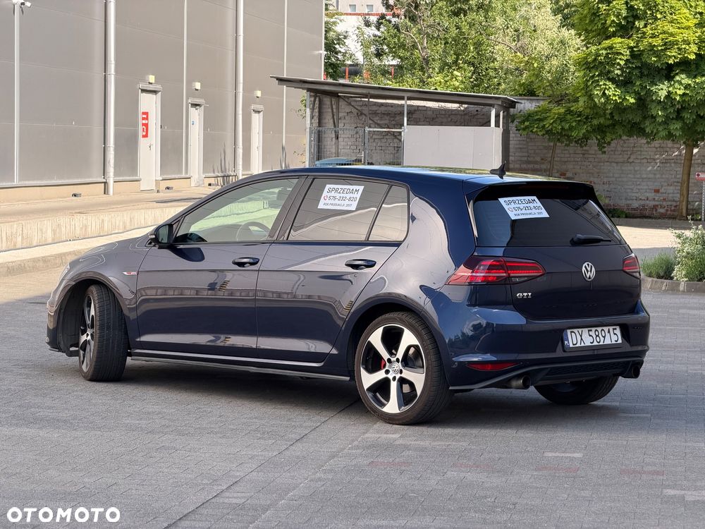 Volkswagen Golf - 11