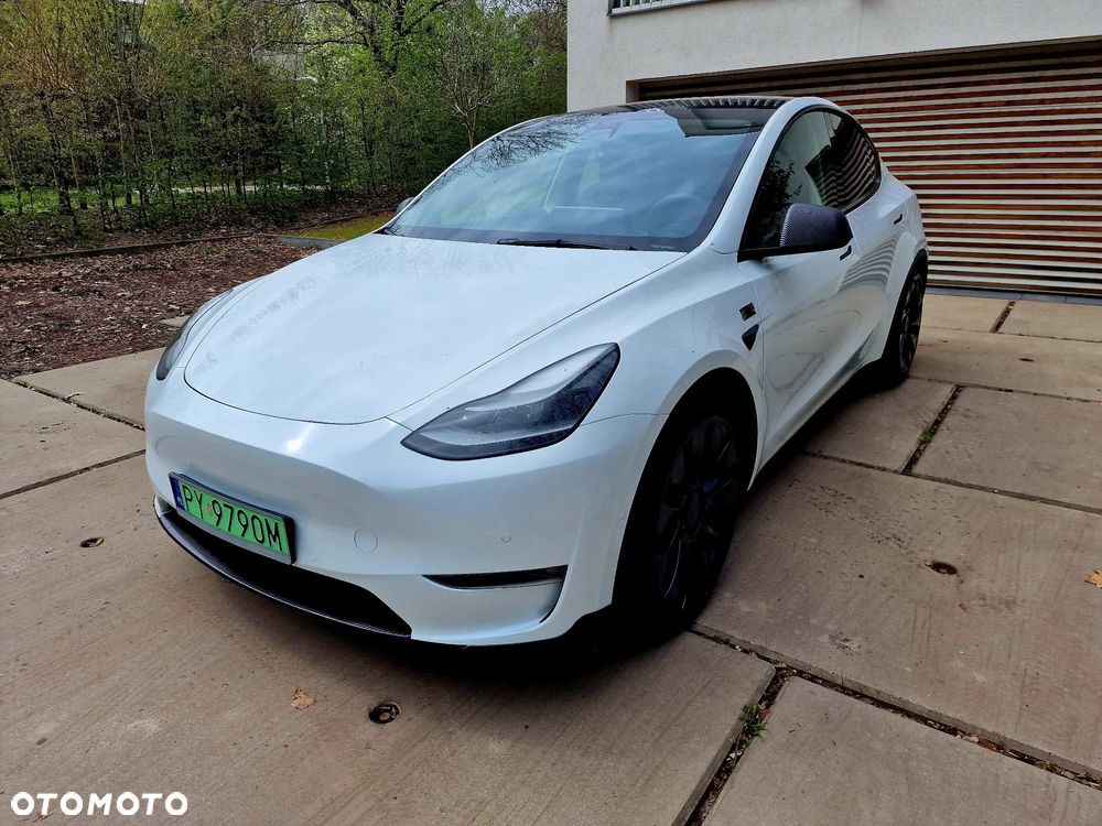 Tesla Model Y Long Range AWD - 8