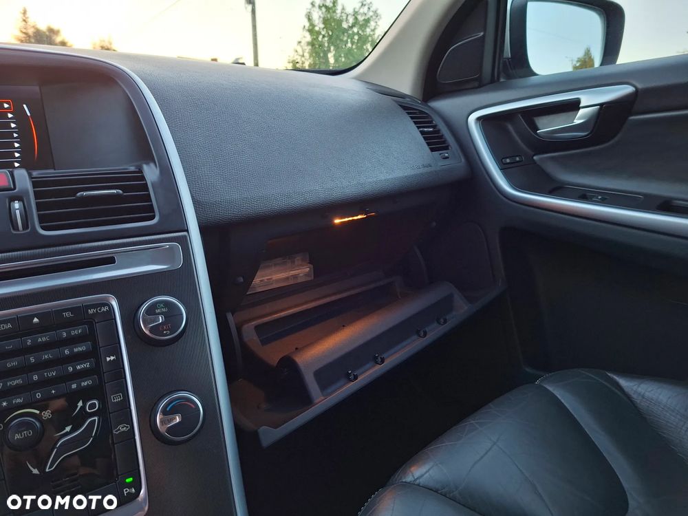 Volvo XC 60 D4 RDesign - 28