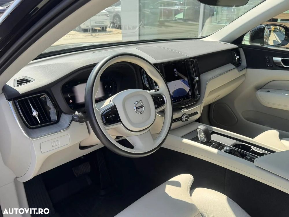 Volvo XC 60 B5 AT AWD MHEV Plus Dark - 11