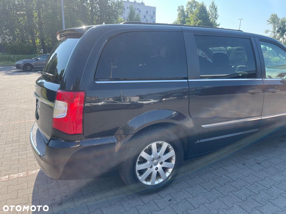 Chrysler Town & Country 3.6 Limited - 33