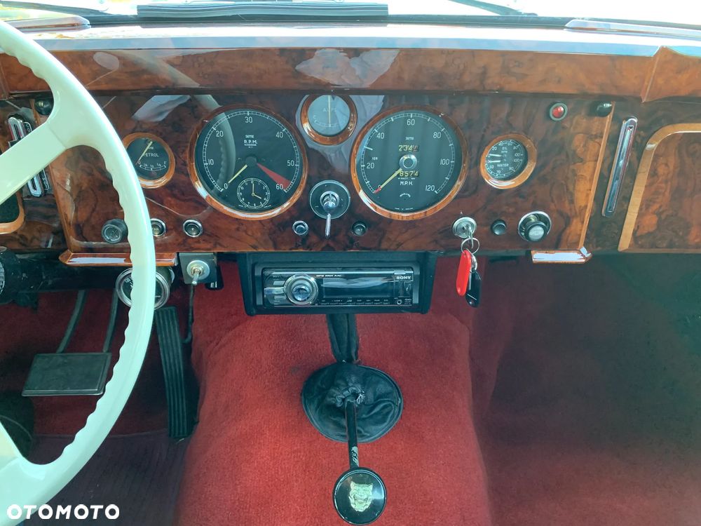 Jaguar MK II - 12