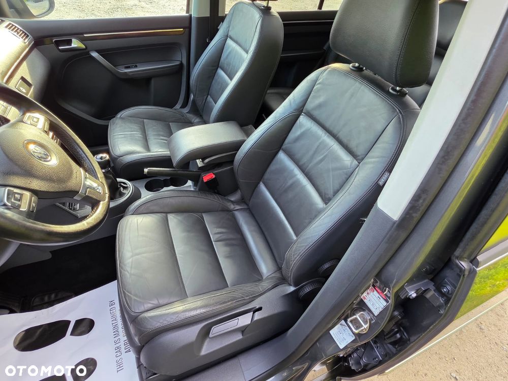 Volkswagen Touran - 19