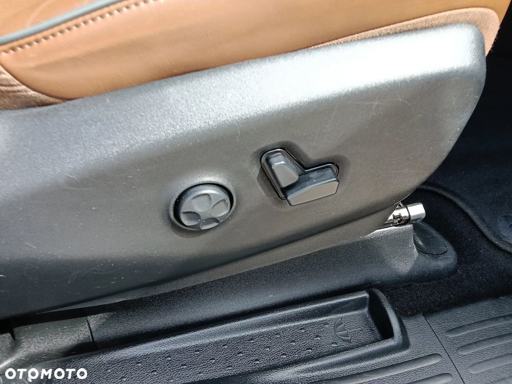 Chrysler Pacifica - 14