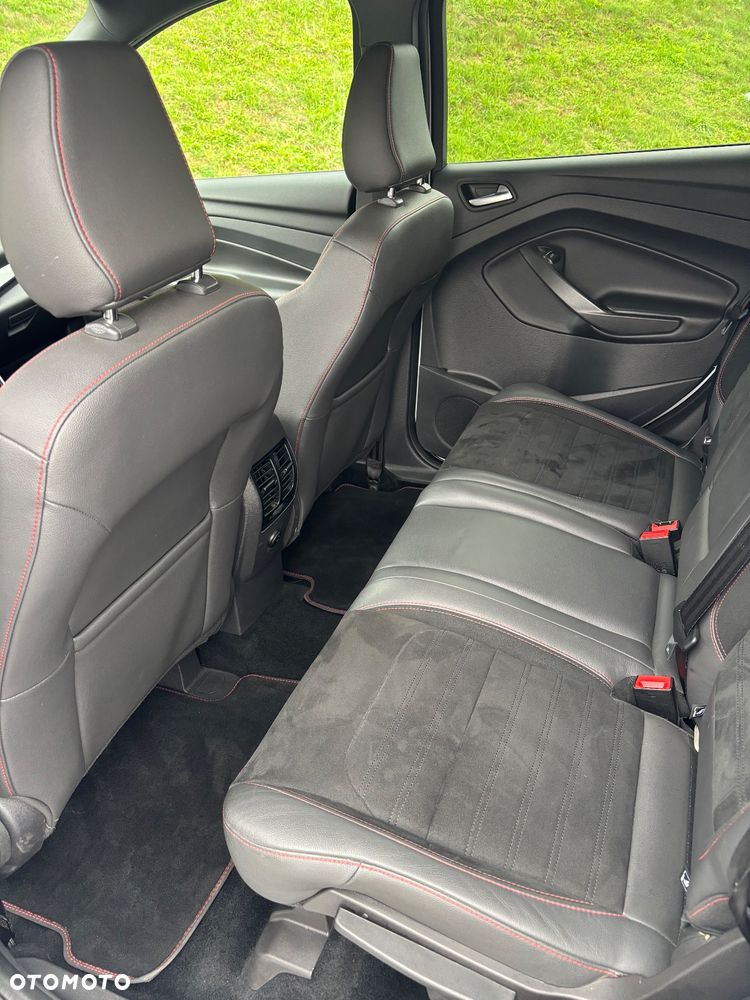 Ford Kuga 1.5 EcoBoost 2x4 ST-Line - 24