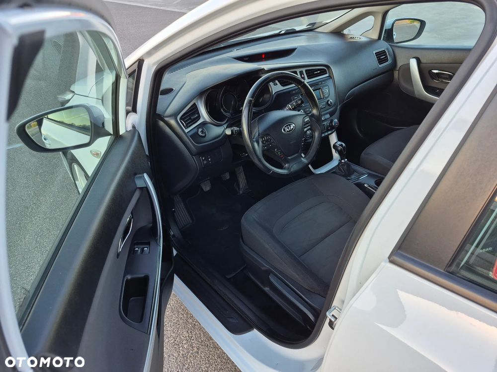 Kia Ceed 1.4 L - 12