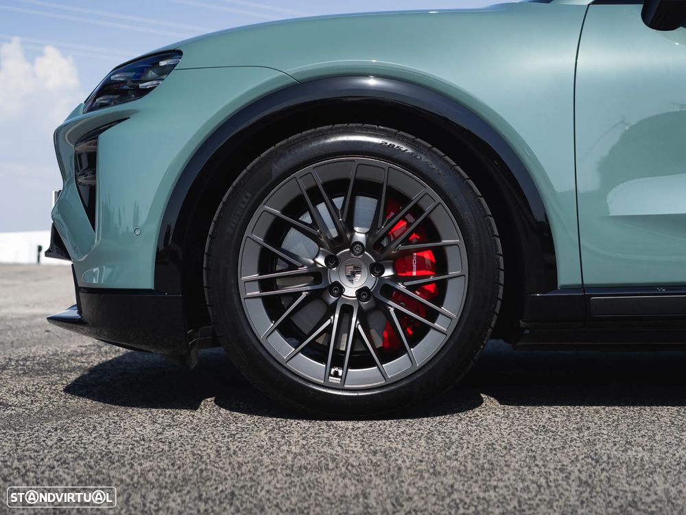Porsche Cayenne Electric Turbo - 13