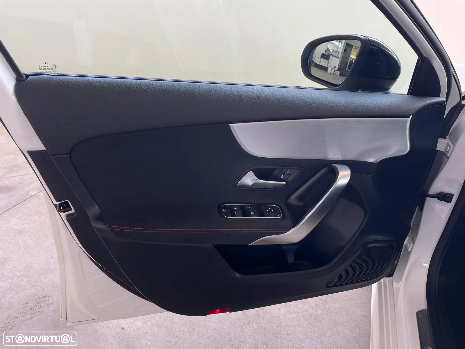 Mercedes-Benz A 180 d AMG Line - 35