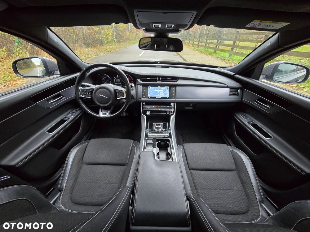 Jaguar XF 2.0 i4D AWD R-Sport - 6