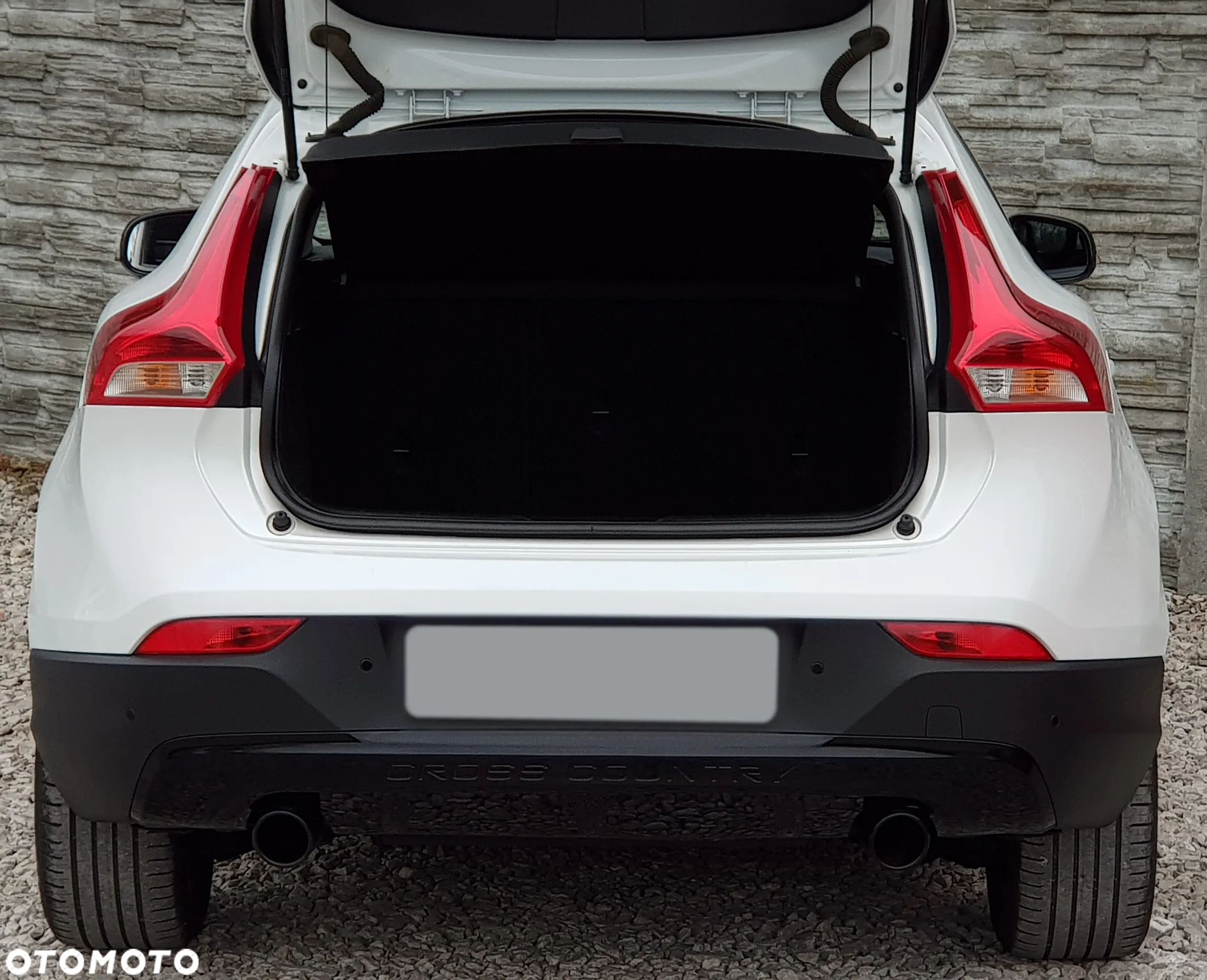 Volvo V40 Cross Country - 12