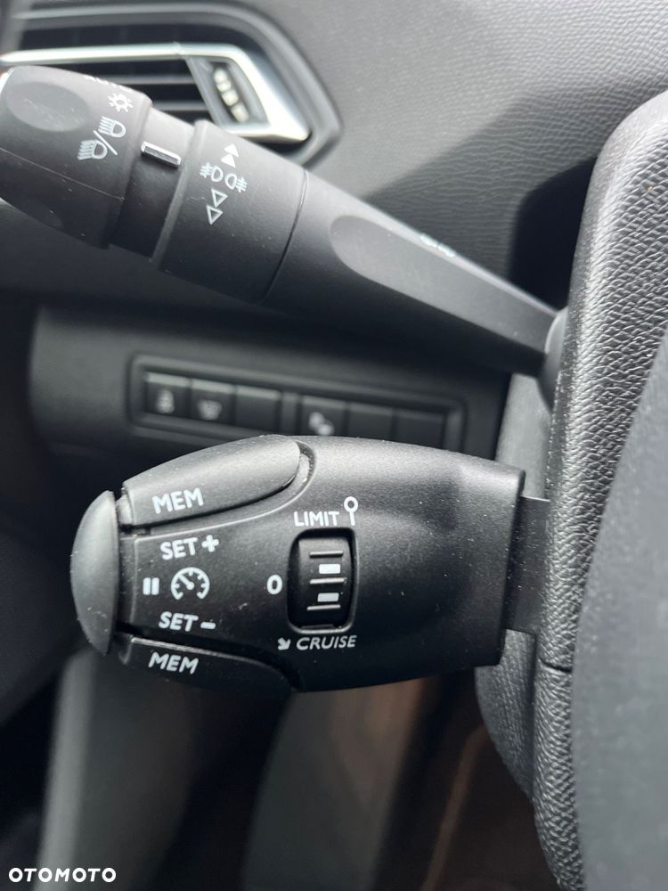 Peugeot 308 BlueHDi 150 Automatik Stop & Start Allure - 34