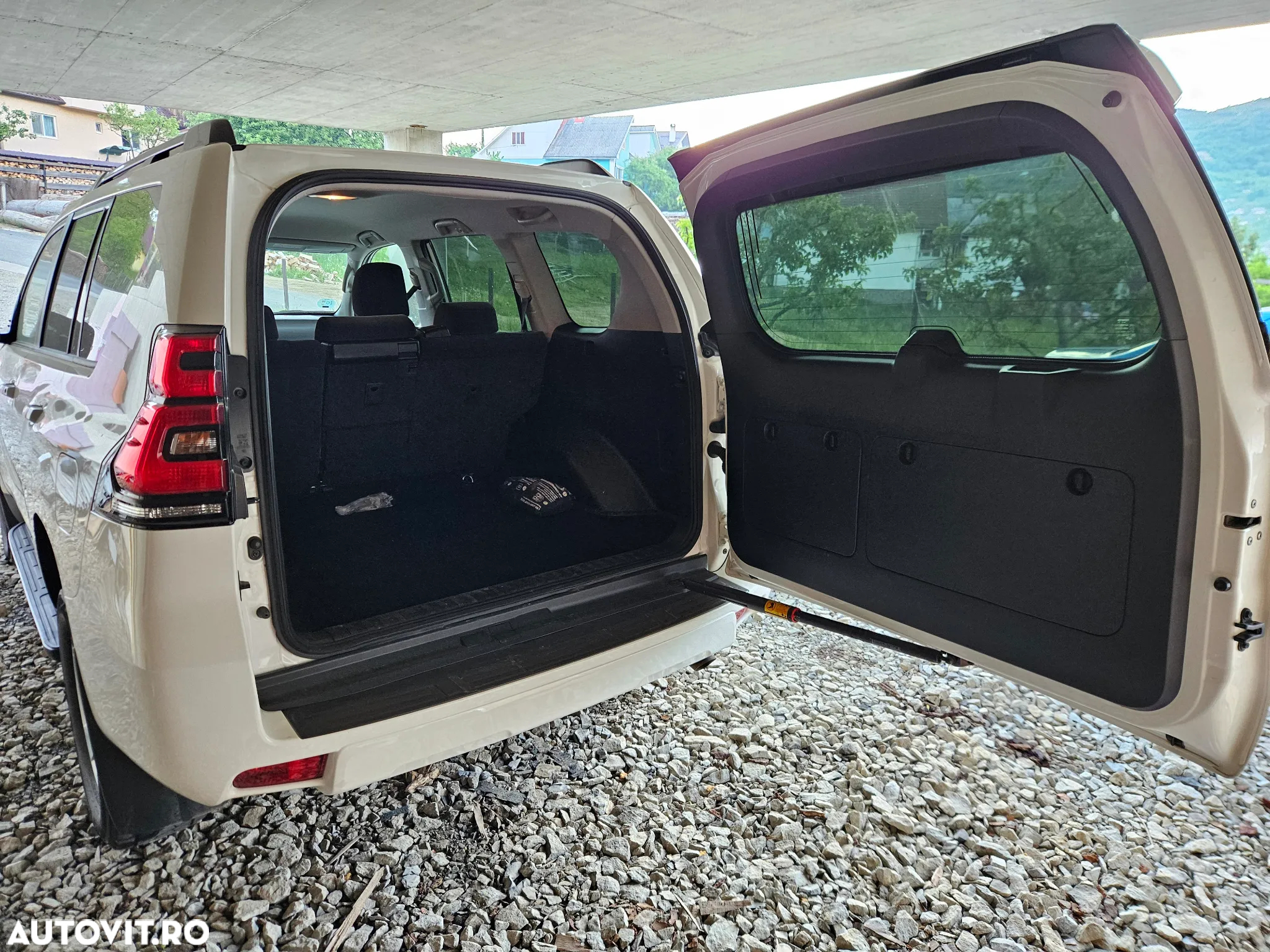 Toyota Land Cruiser - 13
