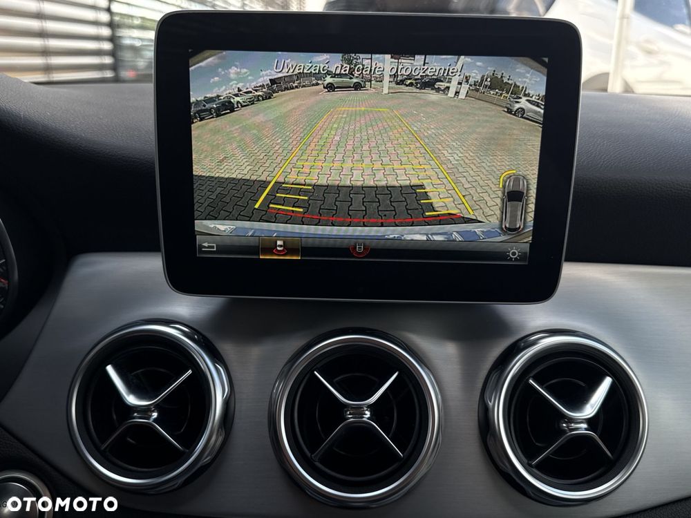 Mercedes-Benz GLA 200 7G-DCT AMG Line - 32