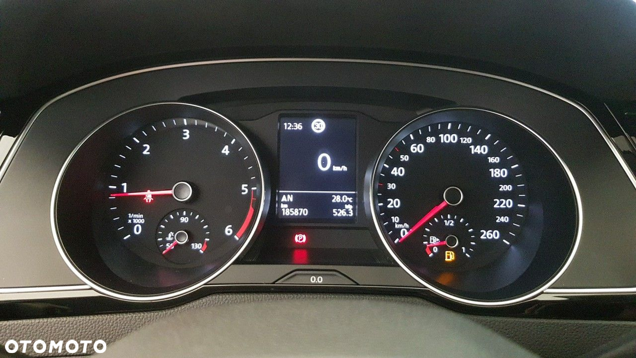 Volkswagen Passat - 25