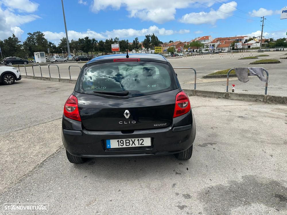 Renault Clio 1.2 16V Confort - 1