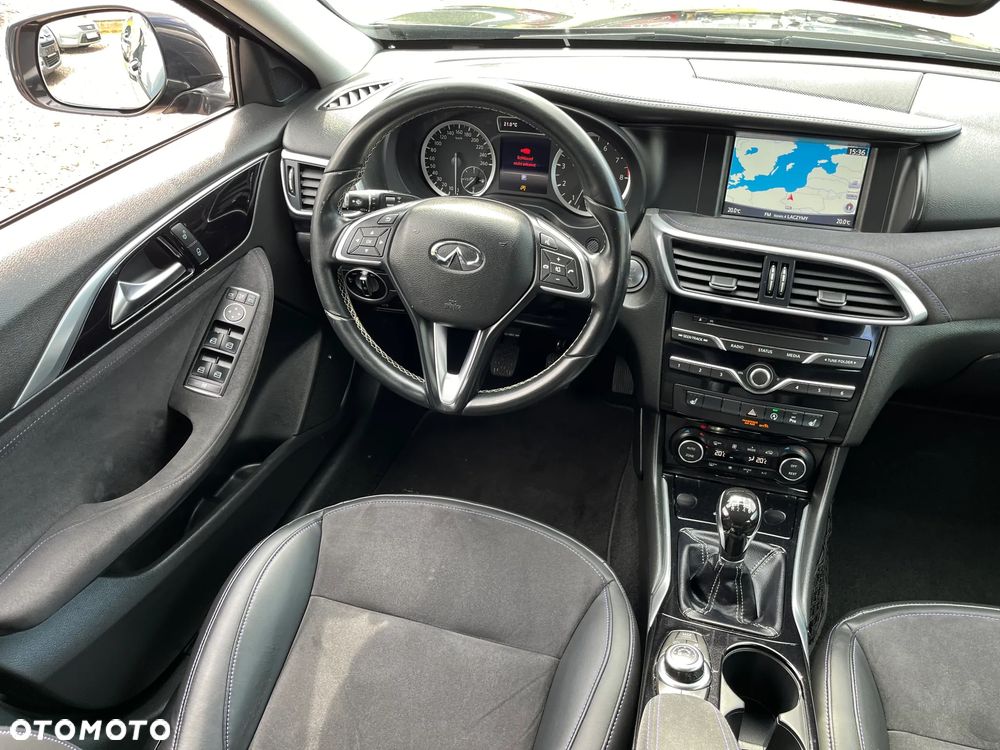 Infiniti Q30 - 23