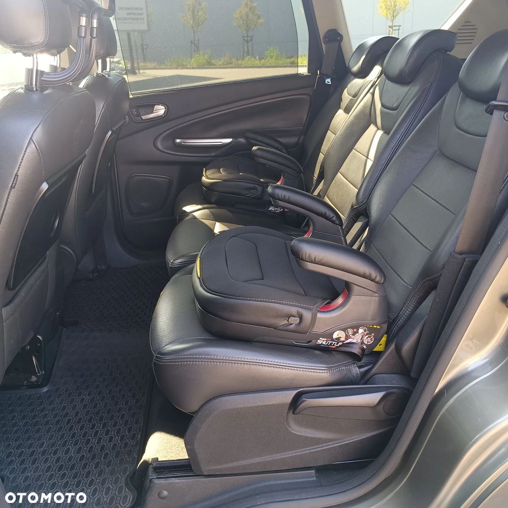 Ford S-Max - 17