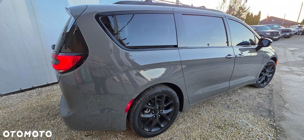 Chrysler Pacifica - 10