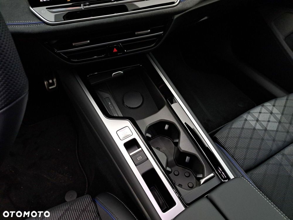 Volkswagen Passat Variant 2.0 TSI R-Line Plus DSG - 26