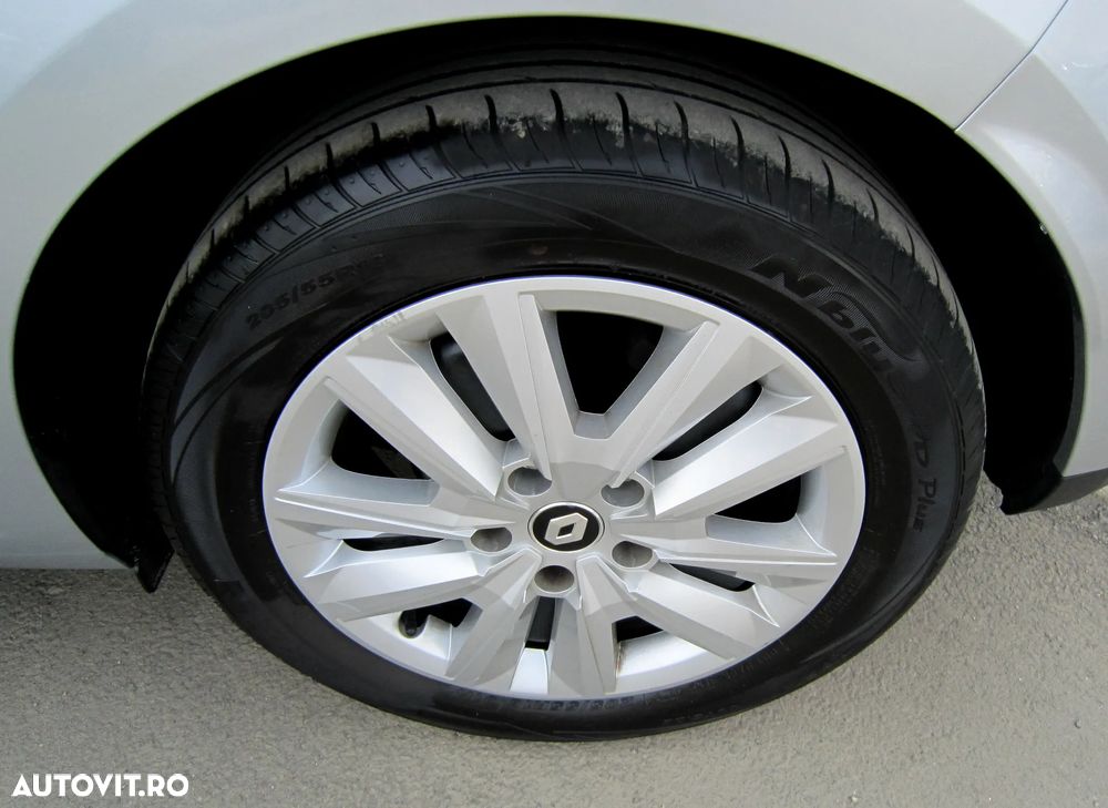 Renault Megane TCE 140 EDC Techno - 24