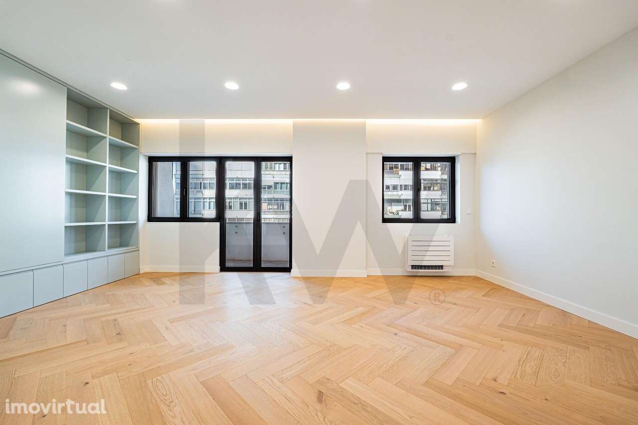 T3 + 1 de Autor com Renovação Total de Excelência | Campolide / Sete R - Grande imagem: 5/57