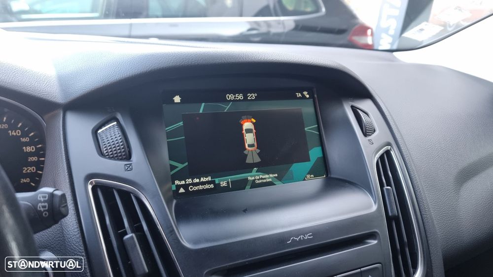 Ford Focus 1.5 TDCi EcoBlue Titanium - 24