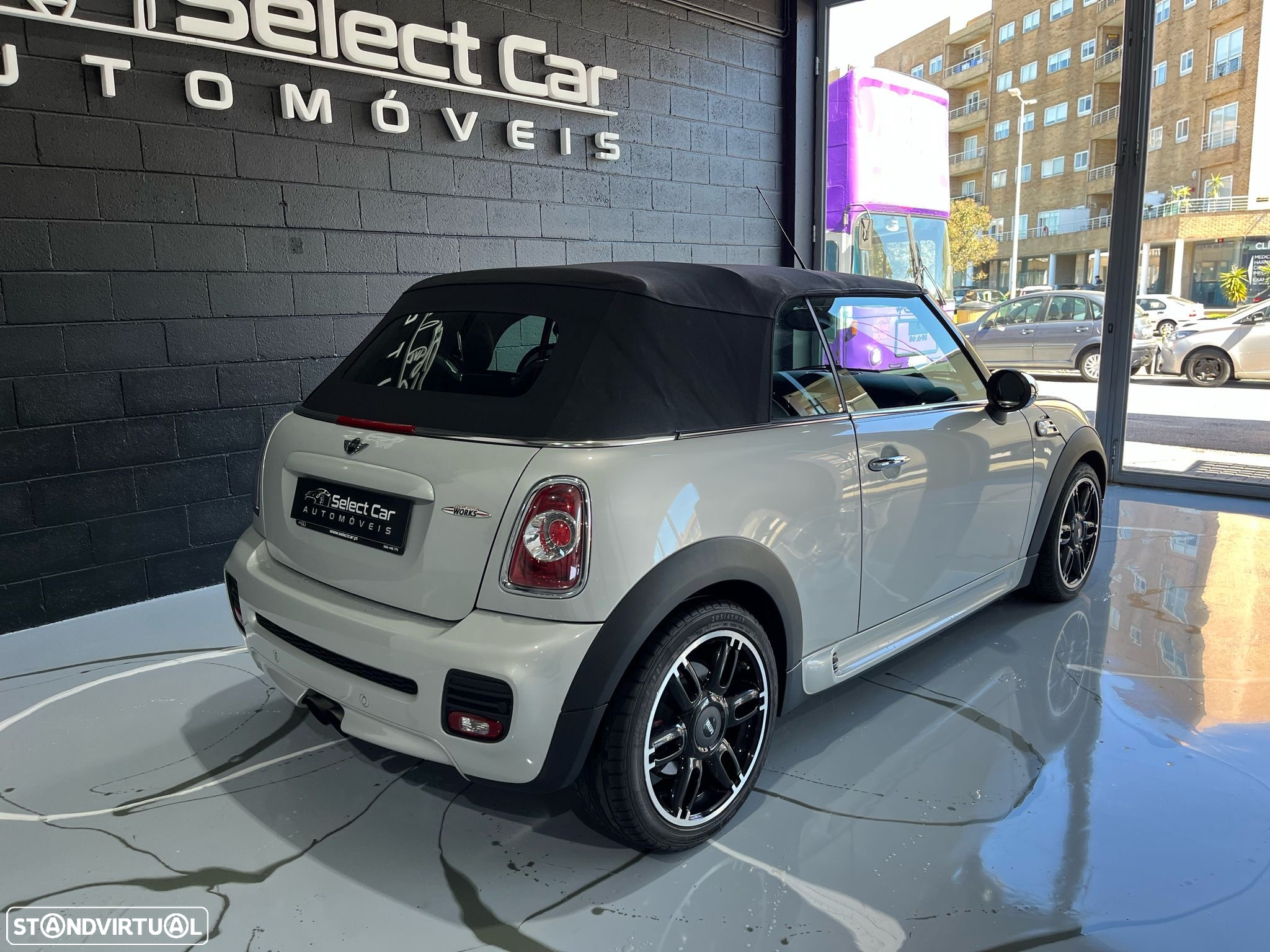 MINI Cabrio John Cooper Works - 10