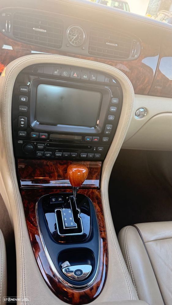 Jaguar XJ - 15