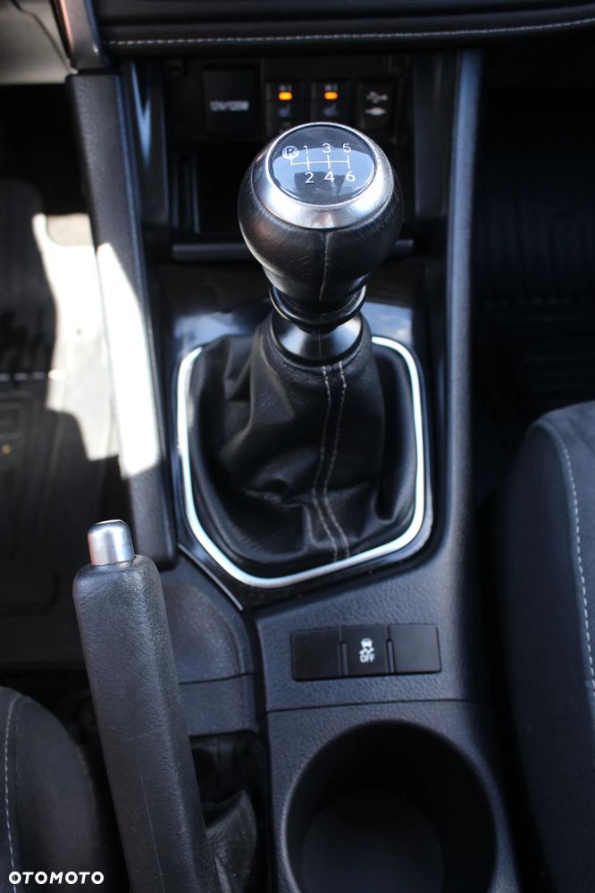 Toyota Auris 1.6 Premium Comfort - 26